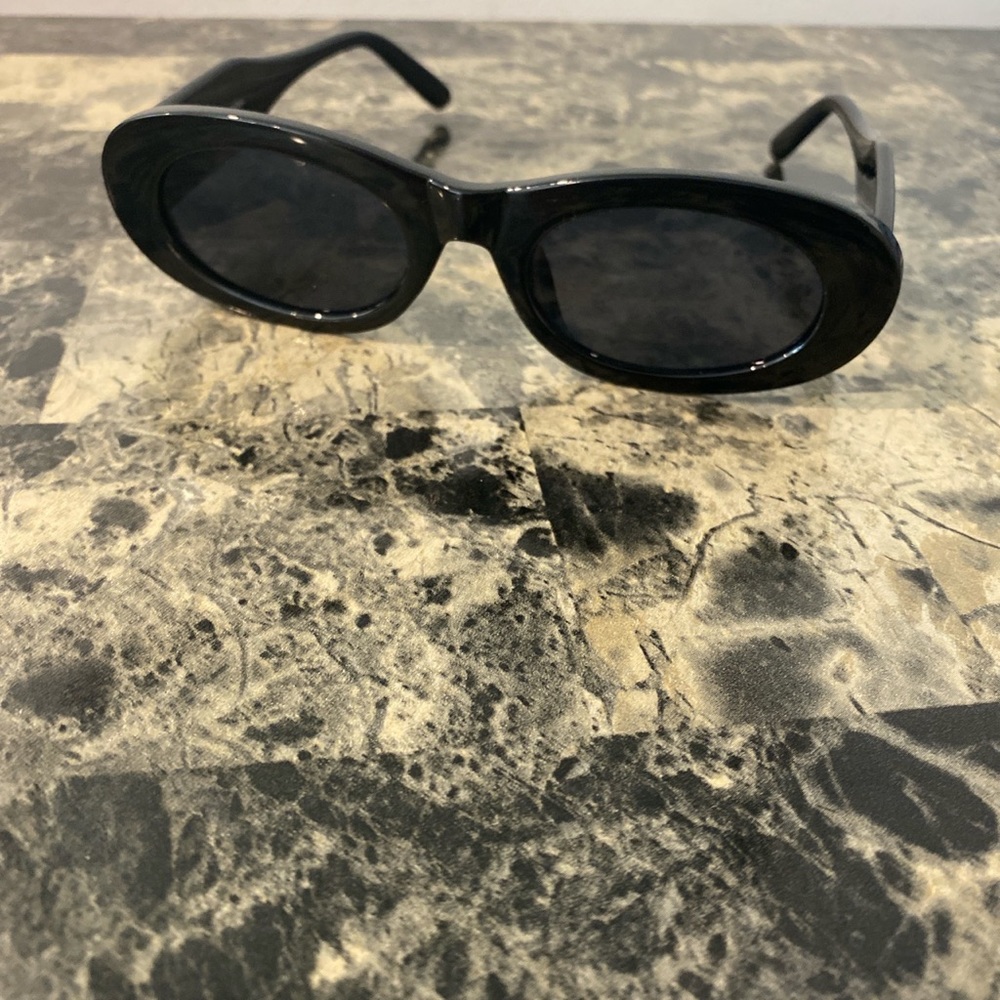 Black Oval Sunglasses - Picture 4 of 6